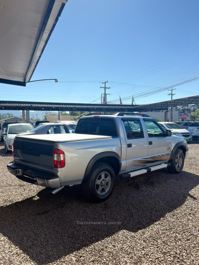 S10 2.4 MPFI RODEIO 4X2 CD 8V FLEX 4P MANUAL - 2011 - LAJEADO