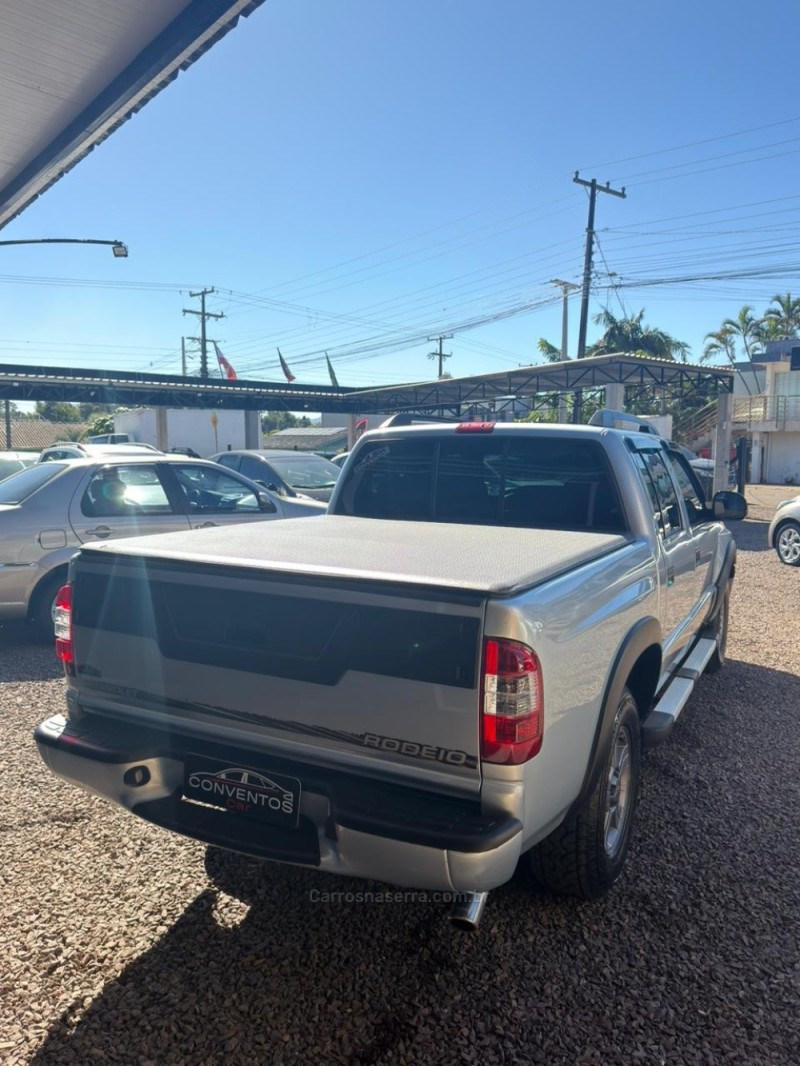 S10 2.4 MPFI RODEIO 4X2 CD 8V FLEX 4P MANUAL - 2011 - LAJEADO