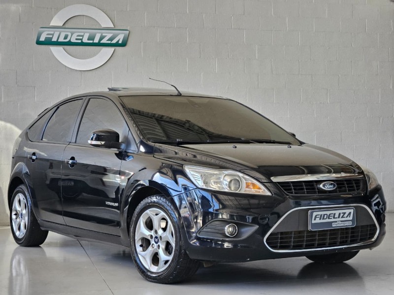 focus 2.0 titanium hatch 16v flex 4p automatico 2013 farroupilha