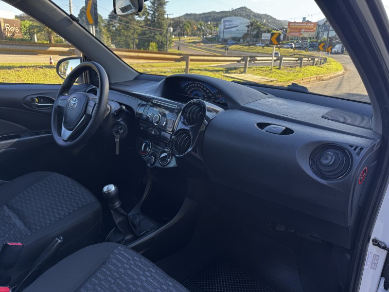 ETIOS 1.5 X SEDAN 16V FLEX 4P MANUAL - 2015 - DOIS IRMãOS