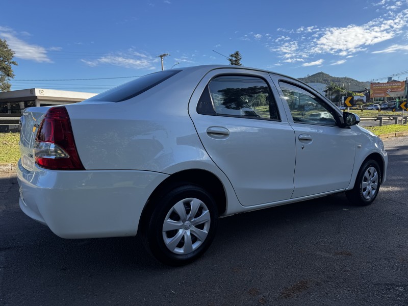 ETIOS 1.5 X SEDAN 16V FLEX 4P MANUAL - 2015 - DOIS IRMãOS