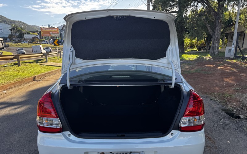 ETIOS 1.5 X SEDAN 16V FLEX 4P MANUAL - 2015 - DOIS IRMãOS