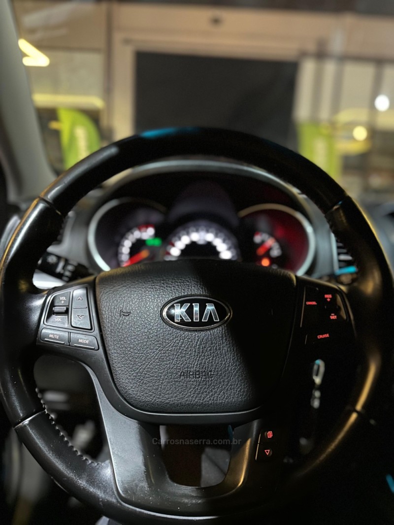 SORENTO 2.4 EX 4X2 16V GASOLINA 4P AUTOMÁTICO - 2014 - LAJEADO