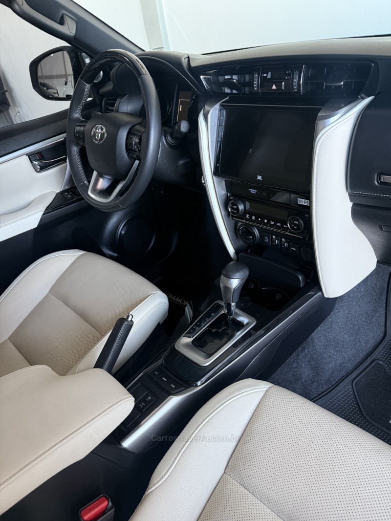 HILUX SW4 2.8 4X4 DIAMOND 16V TURBO DIESEL 4P 7 LUGARES AUTOMATICO - 2024 - BENTO GONçALVES