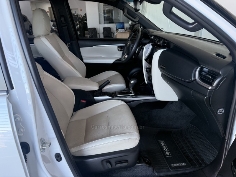 HILUX SW4 2.8 4X4 DIAMOND 16V TURBO DIESEL 4P 7 LUGARES AUTOMATICO - 2024 - BENTO GONçALVES