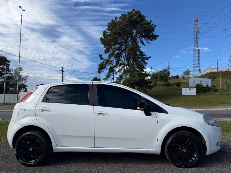 PUNTO 1.4 ATTRACTIVE 8V FLEX 4P MANUAL