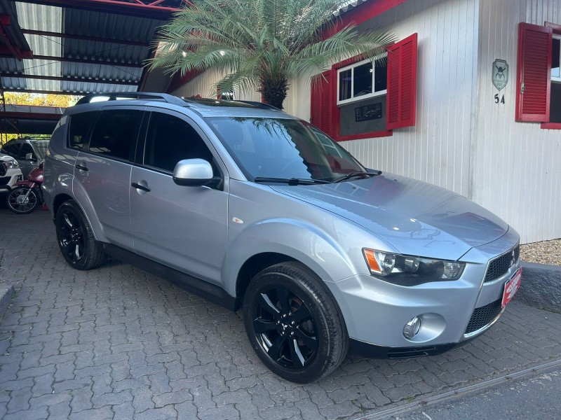 outlander 2.0 comfort 16v gasolina 4p automatico 2012 tres coroas