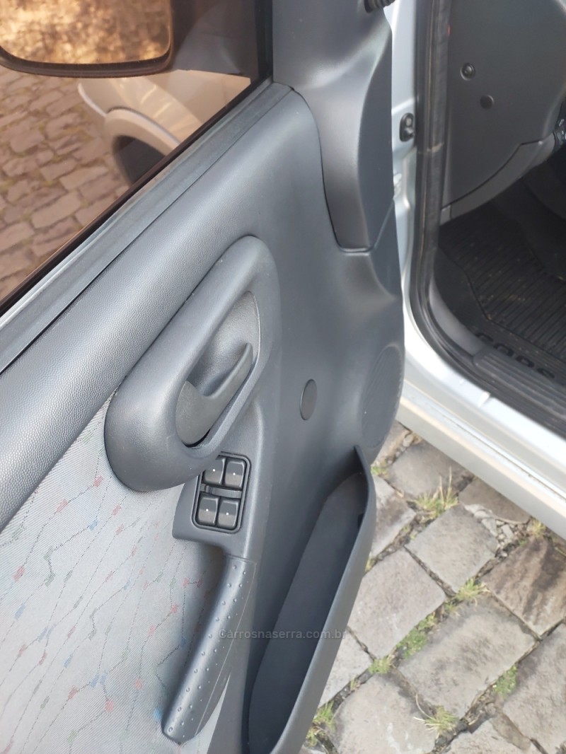 CORSA 1.0 MPFI MAXX 8V FLEX 4P MANUAL - 2006 - CAXIAS DO SUL