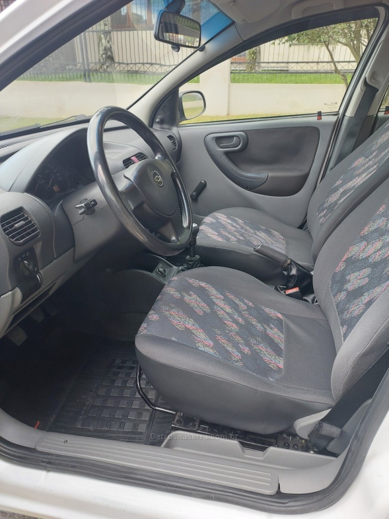 CORSA 1.0 MPFI JOY 8V GASOLINA 4P MANUAL - 2004 - CAXIAS DO SUL