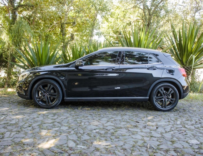 GLA 250 2.0 16V TURBO GASOLINA VISION 4P AUTOMÁTICO - 2015 - NOVO HAMBURGO