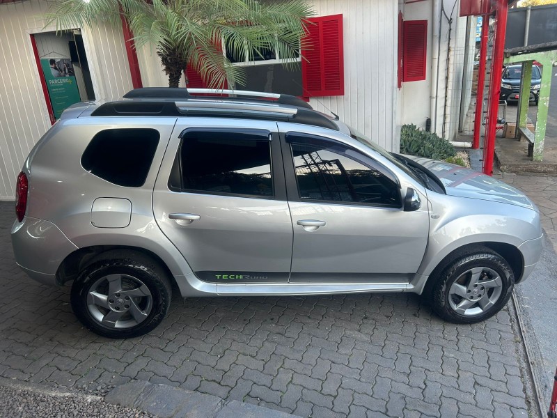 DUSTER 1.6 DYNAMIQUE 4X2 16V FLEX 4P MANUAL - 2014 - TRêS COROAS