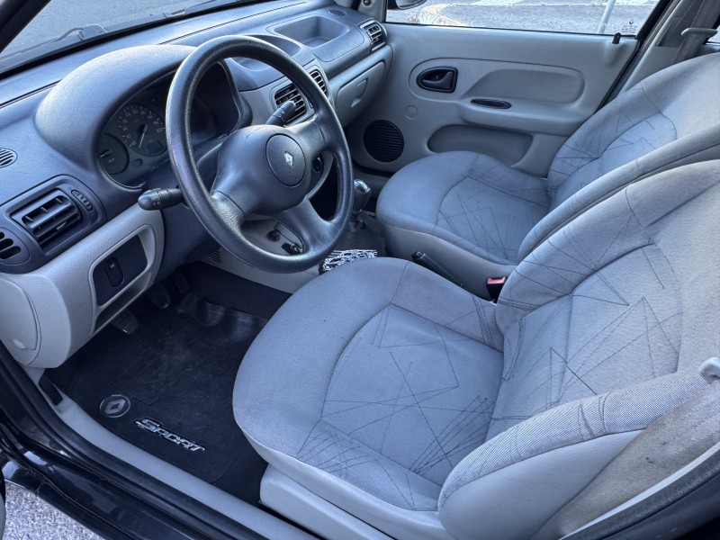 CLIO 1.0 AUTHENTIQUE 16V FLEX 4P MANUAL - 2004 - CAXIAS DO SUL