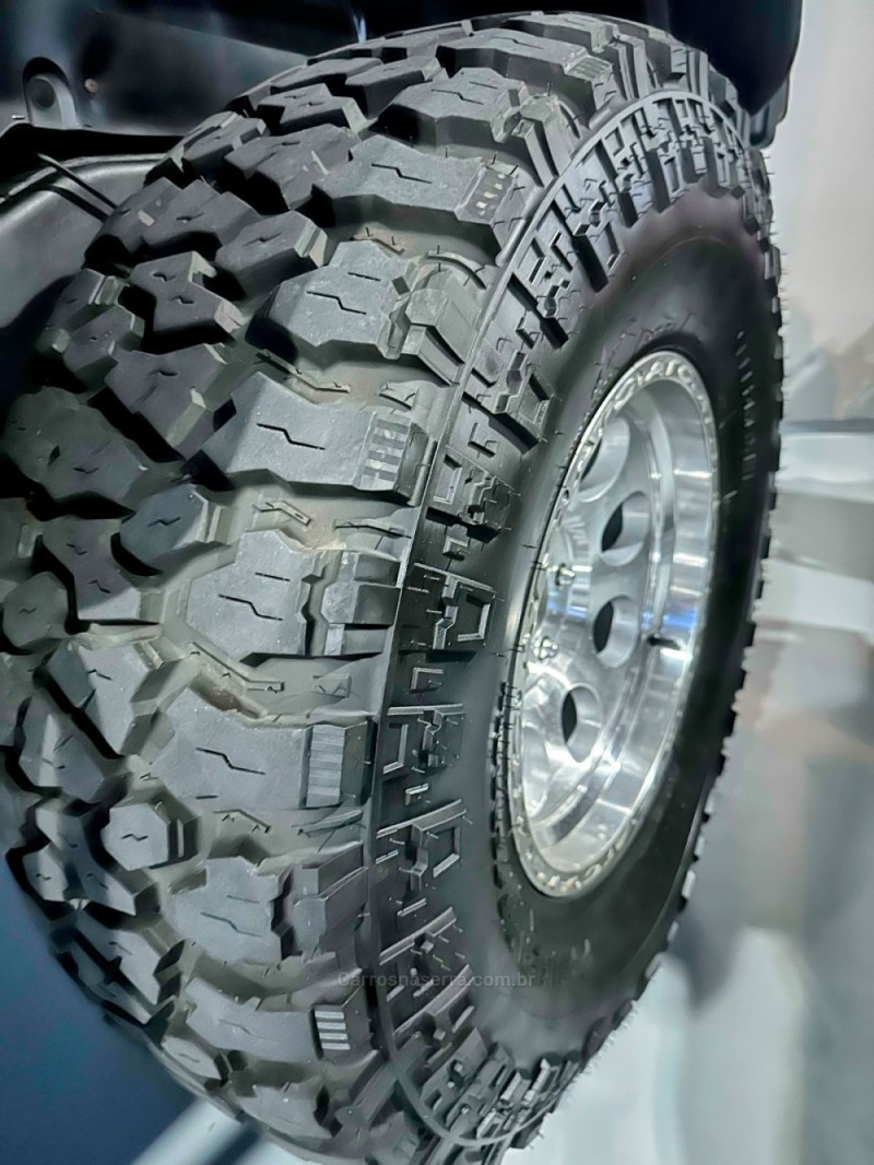 WRANGLER 3.8 SPORT 4X4 TETO RIGIDO V6 12V GASOLINA 2P AUTOMÁTICO - 2011 - TRêS COROAS