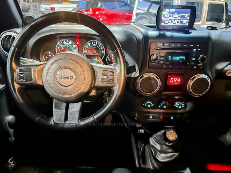 WRANGLER 3.8 SPORT 4X4 TETO RIGIDO V6 12V GASOLINA 2P AUTOMÁTICO - 2011 - TRêS COROAS