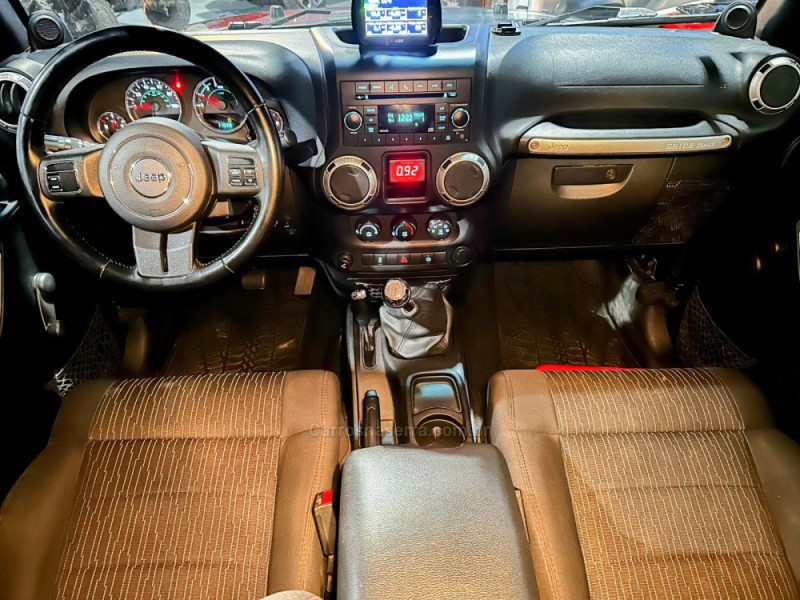 WRANGLER 3.8 SPORT 4X4 TETO RIGIDO V6 12V GASOLINA 2P AUTOMÁTICO - 2011 - TRêS COROAS