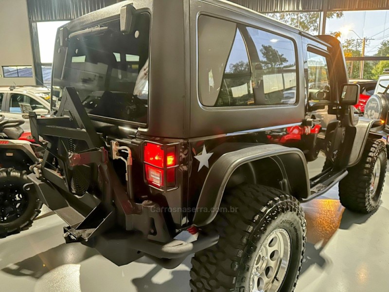 WRANGLER 3.8 SPORT 4X4 TETO RIGIDO V6 12V GASOLINA 2P AUTOMÁTICO - 2011 - TRêS COROAS