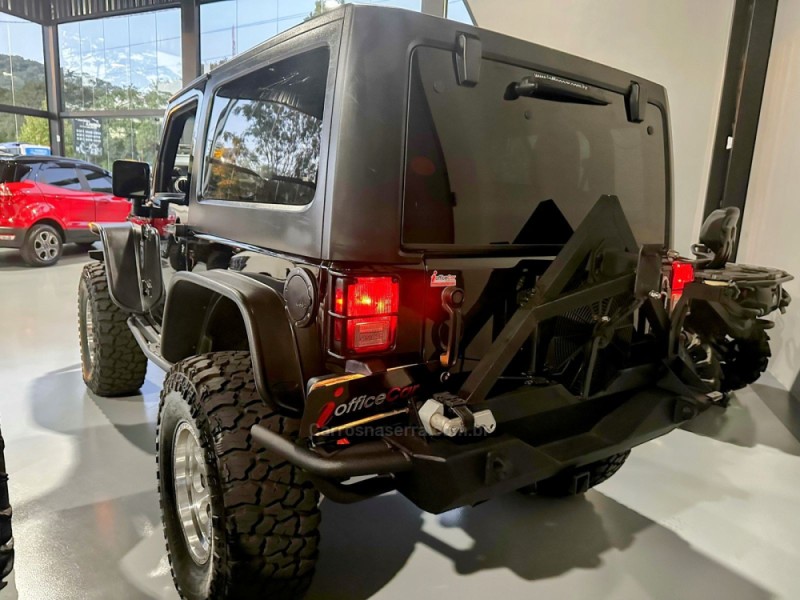 WRANGLER 3.8 SPORT 4X4 TETO RIGIDO V6 12V GASOLINA 2P AUTOMÁTICO - 2011 - TRêS COROAS