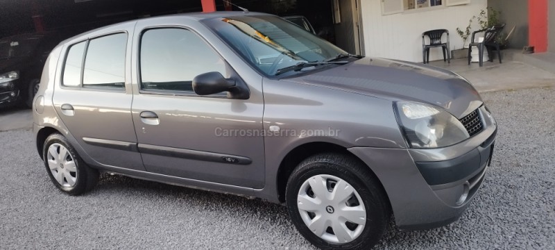 CLIO 1.0 AUTHENTIQUE 16V FLEX 4P MANUAL - 2005 - FARROUPILHA