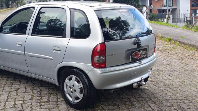 CORSA 1.0 MPFI MILENIUM 8V GASOLINA 4P MANUAL - 2002 - CAXIAS DO SUL
