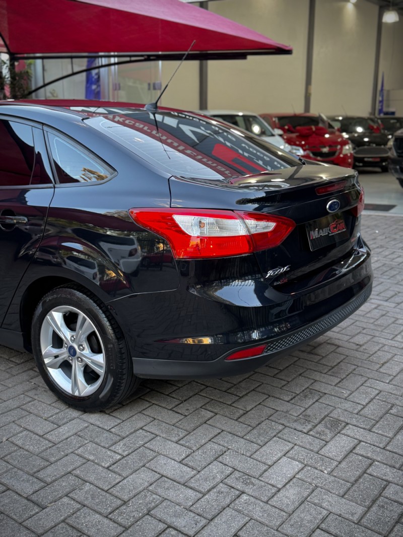 FOCUS 2.0 SE FASTBACK 16V FLEX 4P AUTOMÁTICO - 2014 - ESTâNCIA VELHA
