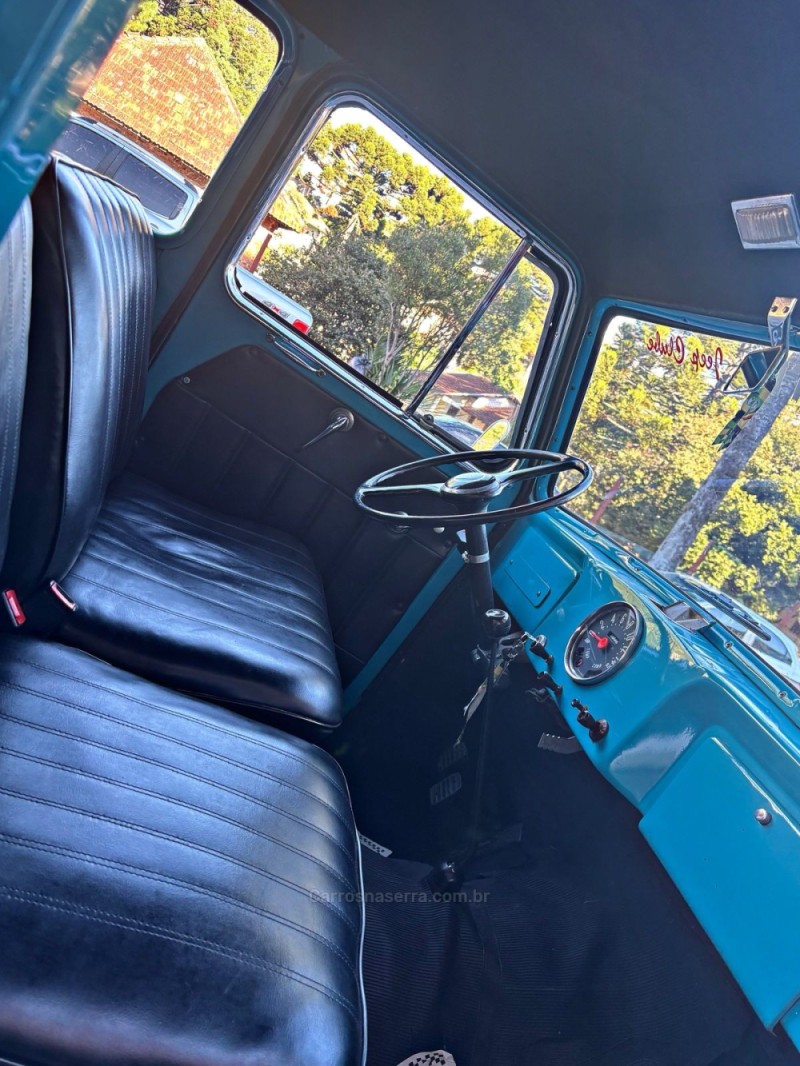 RURAL 2.6 4X2 6 CILINDROS 12V GASOLINA 2P MANUAL - 1967 - NOVA PRATA