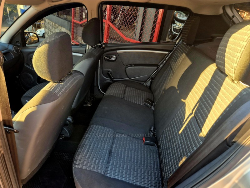 SANDERO 1.6 EXPRESSION 8V FLEX 4P MANUAL - 2012 - FARROUPILHA