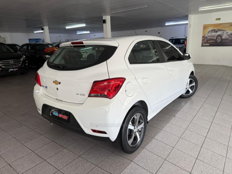 ONIX 1.4 MPFI LTZ 8V FLEX 4P MANUAL - 2018 - NOVO HAMBURGO