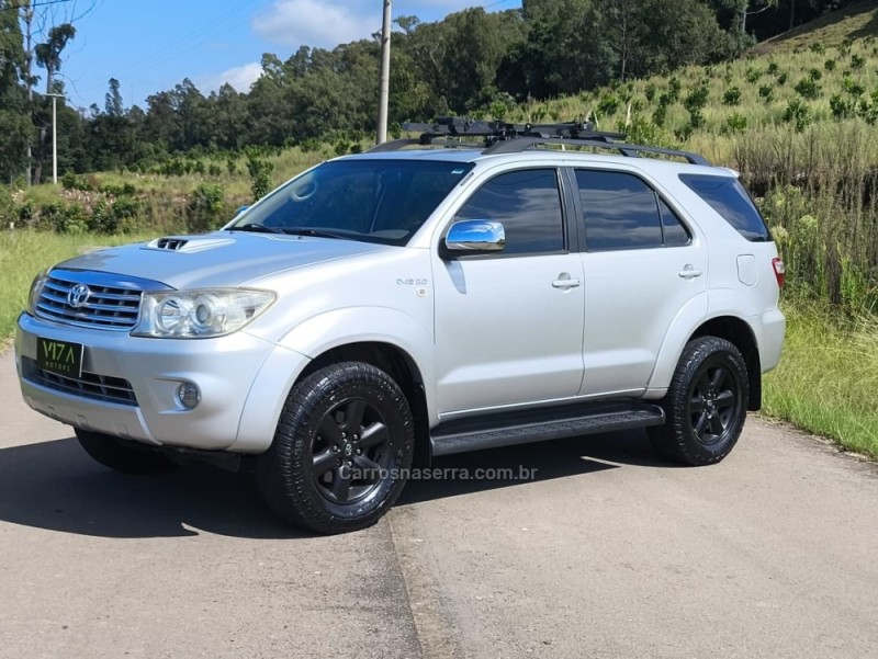 HILUX SW4 3.0 SRV 4X4 7 LUGARES 16V TURBO INTERCOOLER DIESEL 4P AUTOMÁTICO - 2009 - CAXIAS DO SUL