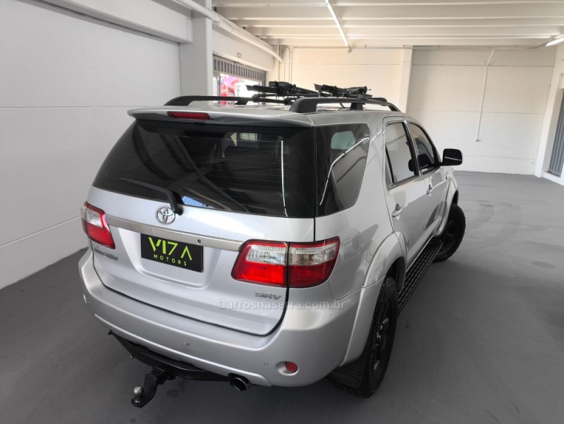 HILUX SW4 3.0 SRV 4X4 7 LUGARES 16V TURBO INTERCOOLER DIESEL 4P AUTOMÁTICO - 2009 - CAXIAS DO SUL