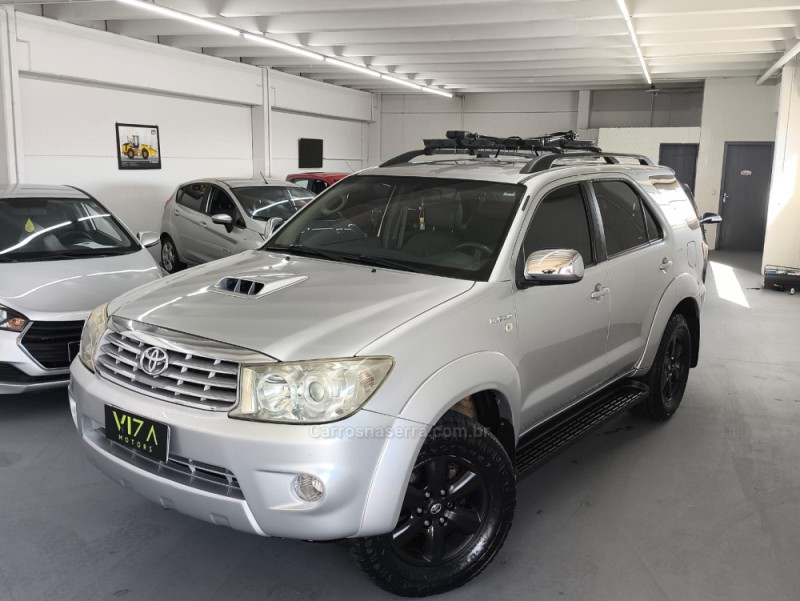 HILUX SW4 3.0 SRV 4X4 7 LUGARES 16V TURBO INTERCOOLER DIESEL 4P AUTOMÁTICO - 2009 - CAXIAS DO SUL