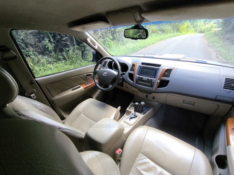 HILUX SW4 3.0 SRV 4X4 7 LUGARES 16V TURBO INTERCOOLER DIESEL 4P AUTOMÁTICO - 2009 - CAXIAS DO SUL