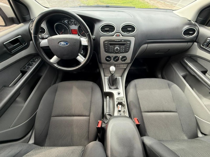 FOCUS 1.6 GLX 16V FLEX 4P MANUAL - 2011 - FARROUPILHA