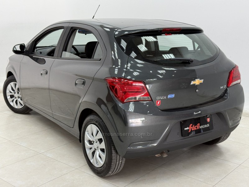 ONIX 1.4 MPFI LT 8V FLEX 4P MANUAL - 2018 - SANTA CRUZ DO SUL