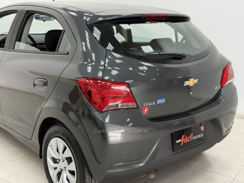 ONIX 1.4 MPFI LT 8V FLEX 4P MANUAL - 2018 - SANTA CRUZ DO SUL