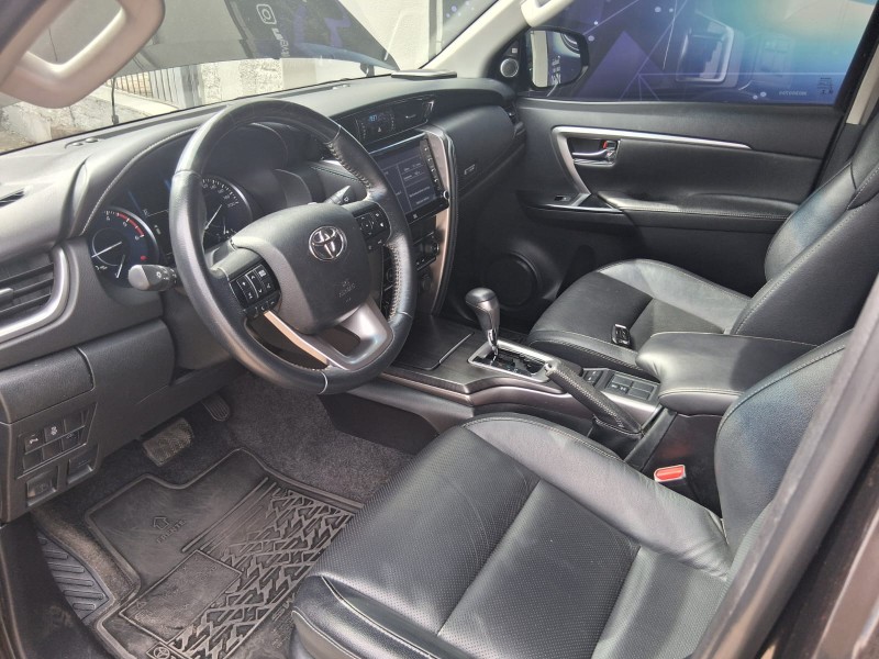 HILUX SW4 2.8 SRX 4X4 7 LUGARES 16V TURBO INTERCOOLER DIESEL 4P AUTOMÁTICO - 2021 - CAXIAS DO SUL