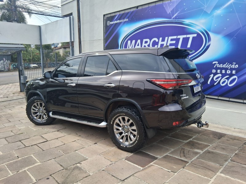 HILUX SW4 2.8 SRX 4X4 7 LUGARES 16V TURBO INTERCOOLER DIESEL 4P AUTOMÁTICO - 2021 - CAXIAS DO SUL