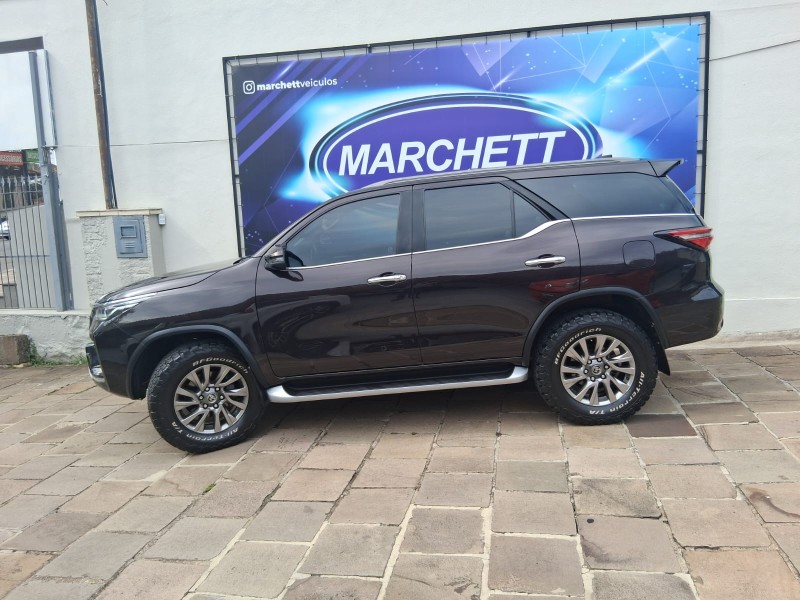 HILUX SW4 2.8 SRX 4X4 7 LUGARES 16V TURBO INTERCOOLER DIESEL 4P AUTOMÁTICO - 2021 - CAXIAS DO SUL