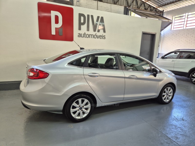 FIESTA 1.6 SE SEDAN 16V FLEX 4P MANUAL - 2011 - GARIBALDI