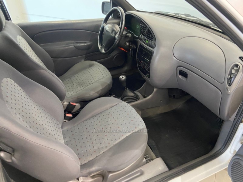 COURIER 1.6 L 8V FLEX MANUAL - 2004 - FLORES DA CUNHA