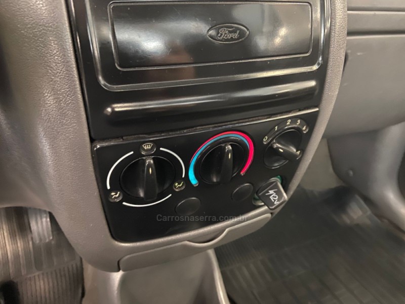 COURIER 1.6 L 8V FLEX MANUAL - 2004 - FLORES DA CUNHA