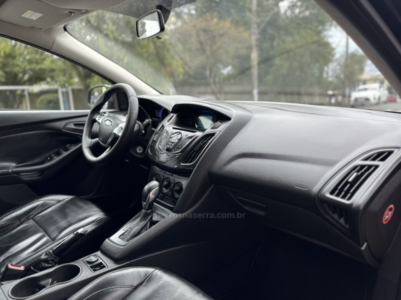 FOCUS 1.6 SE 16V FLEX 4P AUTOMÁTICO - 2014 - PAROBé