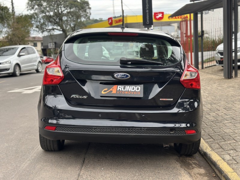 FOCUS 1.6 SE 16V FLEX 4P AUTOMÁTICO - 2014 - PAROBé