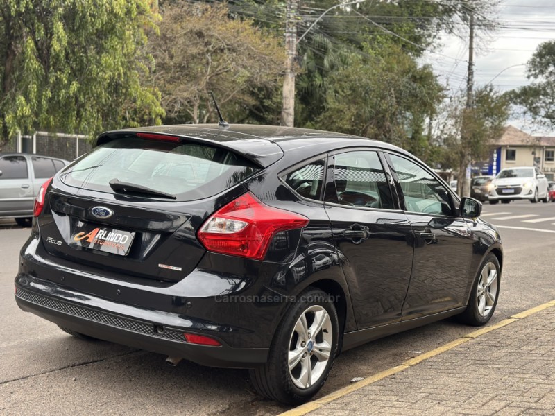 FOCUS 1.6 SE 16V FLEX 4P AUTOMÁTICO - 2014 - PAROBé
