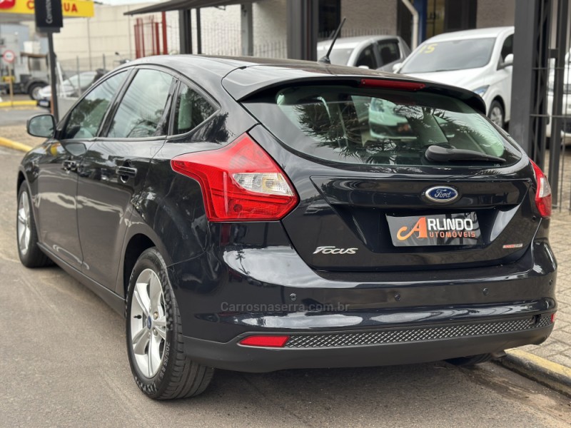 FOCUS 1.6 SE 16V FLEX 4P AUTOMÁTICO - 2014 - PAROBé