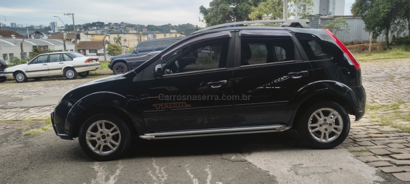FIESTA 1.0 MPI TRAIL HATCH 8V FLEX 4P MANUAL - 2009 - CAXIAS DO SUL