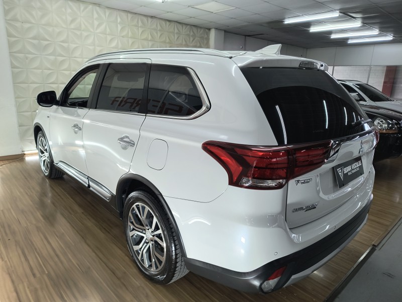 OUTLANDER 3.0 GT 4X4 V6 24V GASOLINA 4P AUTOMÁTICO - 2018 - CAXIAS DO SUL