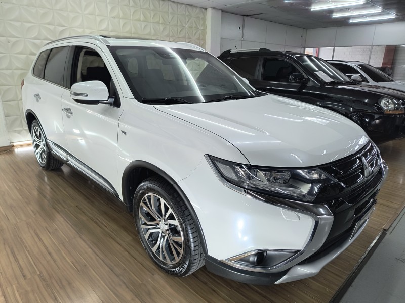 OUTLANDER 3.0 GT 4X4 V6 24V GASOLINA 4P AUTOMÁTICO - 2018 - CAXIAS DO SUL