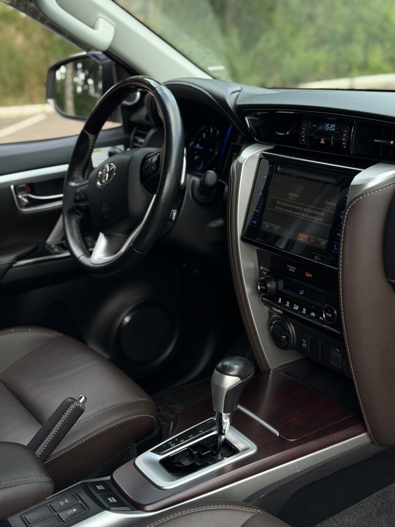 HILUX SW4 2.8 SRX 4X4 7 LUGARES 16V TURBO INTERCOOLER DIESEL 4P AUTOMÁTICO - 2019 - ANTôNIO PRADO