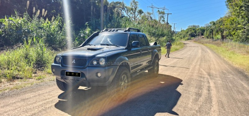 L200 OUTDOOR 2.5 HPE 4X4 CD 8V TURBO INTERCOOLER DIESEL 4P MANUAL - 2010 - IVOTI
