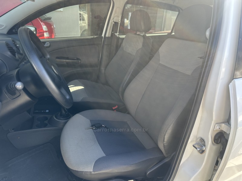 VOYAGE 1.0 MI 8V FLEX 4P MANUAL - 2010 - CANELA